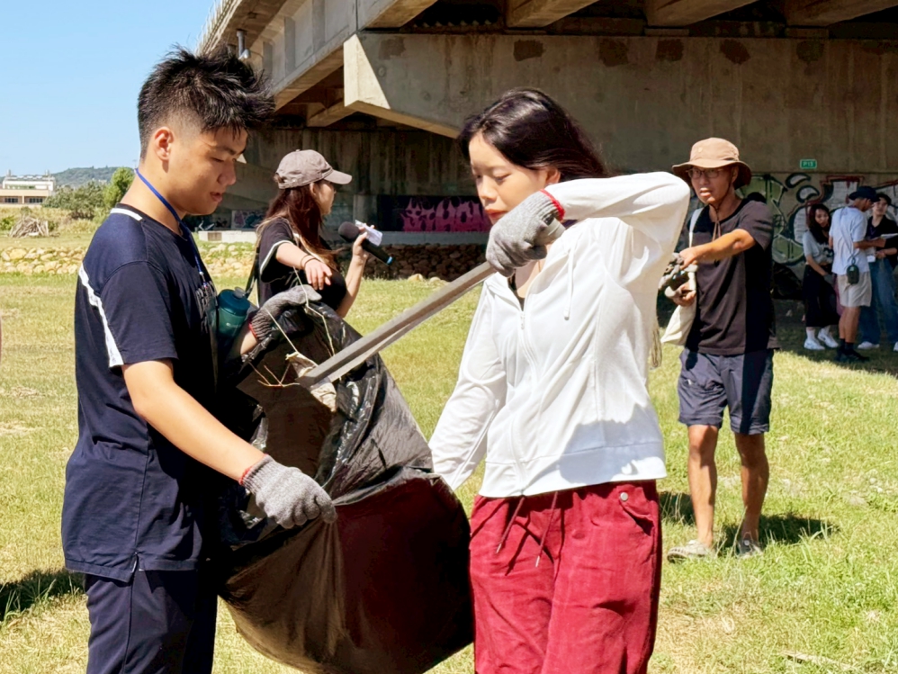 - 報新聞 Mega News LINE ALBUM 2025 %E9%9D%92%E5%B9%B4in%E7%94%9F%E6%85%8B D2 250826 251 Fotor