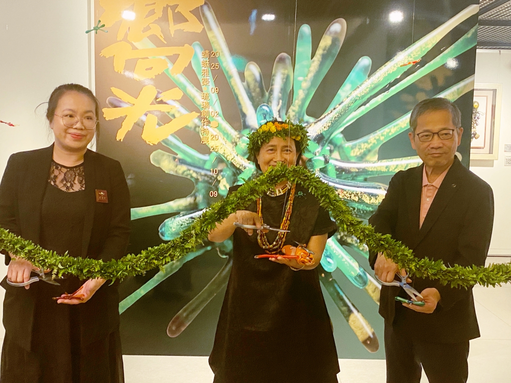 %E5%9C%96%E4%B8%80 %E5%9A%AE%E5%85%89%E5%BA%8F%E6%9B%B2 %E8%9C%BB%E8%9C%93%E9%9B%85%E7%AF%89%E7%90%89%E7%92%83%E5%89%B5%E4%BD%9C%E7%89%B9%E5%B1%95%E9%A0%86%E7%9B%8A%E5%8F%B0%E7%81%A3%E7%BE%8E%E8%A1%93%E9%A4%A8%E7%9B%9B%E5%A4%A7%E7%99%BB%E5%A0%B4 Fotor1