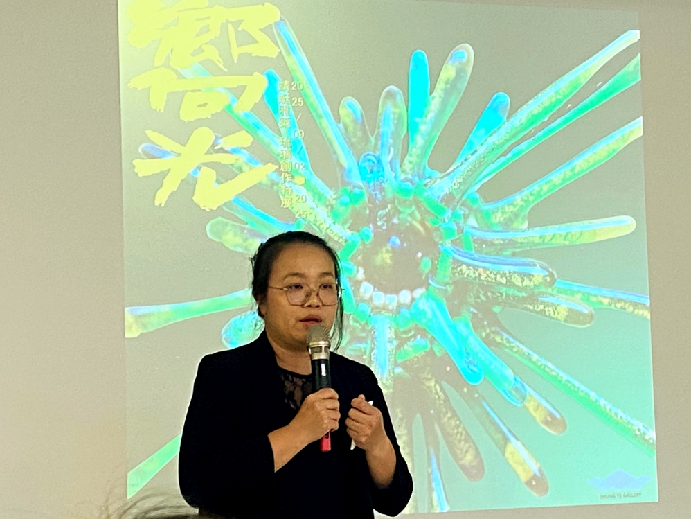 %E5%9C%96%E4%B8%89 %E9%A0%86%E7%9B%8A%E5%8F%B0%E7%81%A3%E7%BE%8E%E8%A1%93%E9%A4%A8%E7%8E%8B%E9%9F%BB%E5%AF%A7%E4%B8%BB%E4%BB%BB%E8%87%B4%E8%A9%9E%E6%9C%9F%E8%A8%B1%E7%90%89%E7%92%83%E5%B7%A5%E8%97%9D%E6%8E%A8%E5%8B%95%E7%94%9F%E6%B4%BB%E8%A8%AD%E8%A8%88%E7%9A%84%E5%85%B1%E5%89%B5%E8%88%87%E8%BD%89%E5%8C%96 Fotor