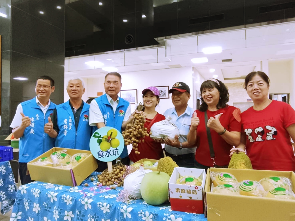 %E9%A3%9F%E6%B0%B4%E5%9D%91%E7%A4%BE%E5%8D%80 %E8%88%87%E7%B8%A3%E9%95%B7%E5%90%88%E5%BD%B1 0 Fotor