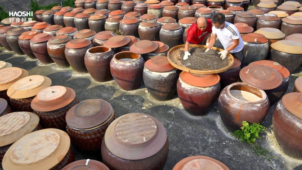 - 報新聞 Mega News %E5%A5%BD%E9%A3%9F%E5%A5%BD%E4%BA%8B%E8%BC%94%E5%B0%8E%E5%9C%98%E9%9A%8A%E7%99%BE%E5%B9%B4%E5%93%81%E7%89%8C%E6%96%B0%E5%92%8C%E6%98%A5%E9%86%AC%E6%B2%B9%E5%A0%85%E6%8C%81%E5%8F%A4%E6%B3%95%E4%B9%BE%E5%BC%8F%E7%B4%94%E9%87%80%E5%A5%BD%E9%A3%9F%E5%A5%BD%E4%BA%8B%E5%9F%BA%E9%87%91%E6%9C%83%E6%8F%90%E4%BE%9B Fotor 1