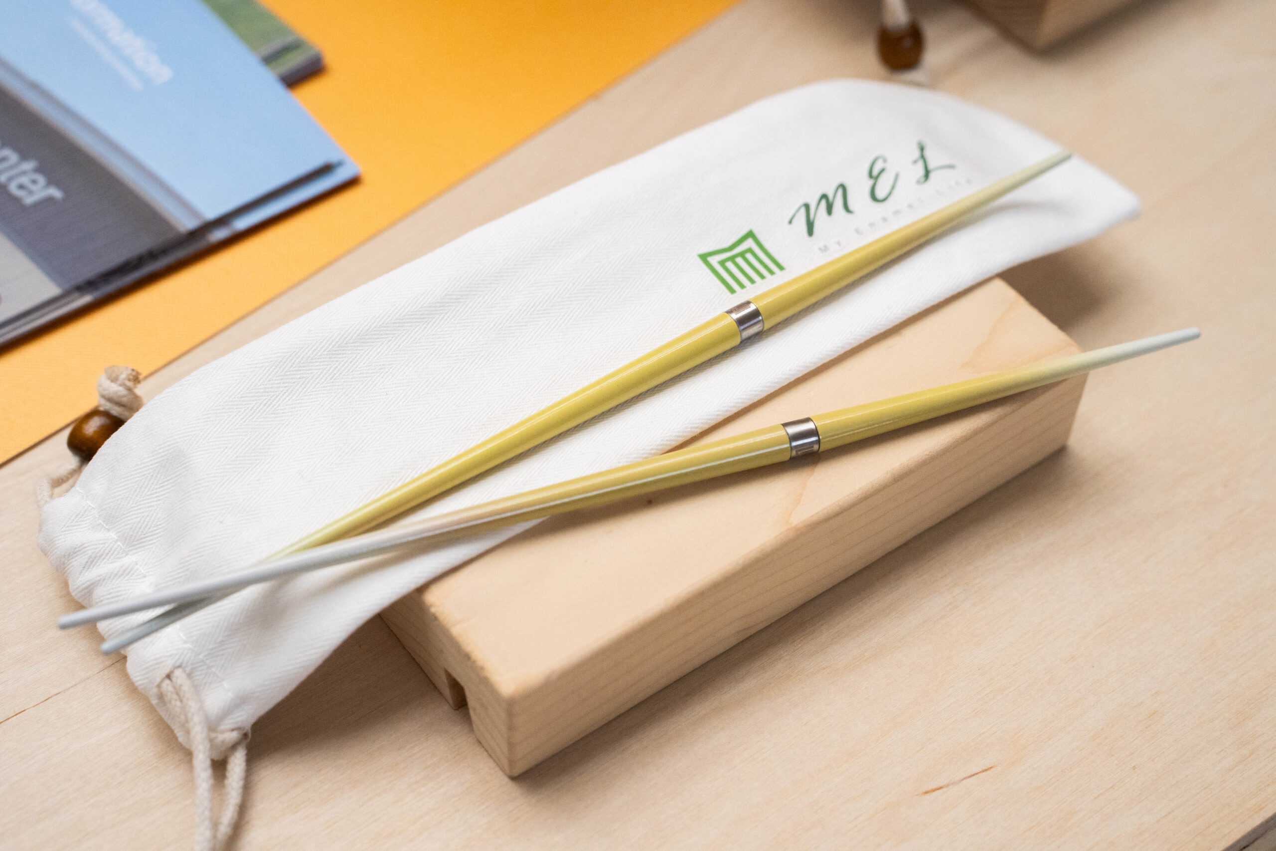 %E4%BD%B6%E9%91%AB%E7%90%BA%E7%91%AF%E8%88%87%E8%A8%AD%E8%A8%88%E5%B8%AB%E5%BB%96%E6%9F%8F%E6%99%B4%E5%AA%92%E5%90%88%E5%95%86%E5%93%81 scaled