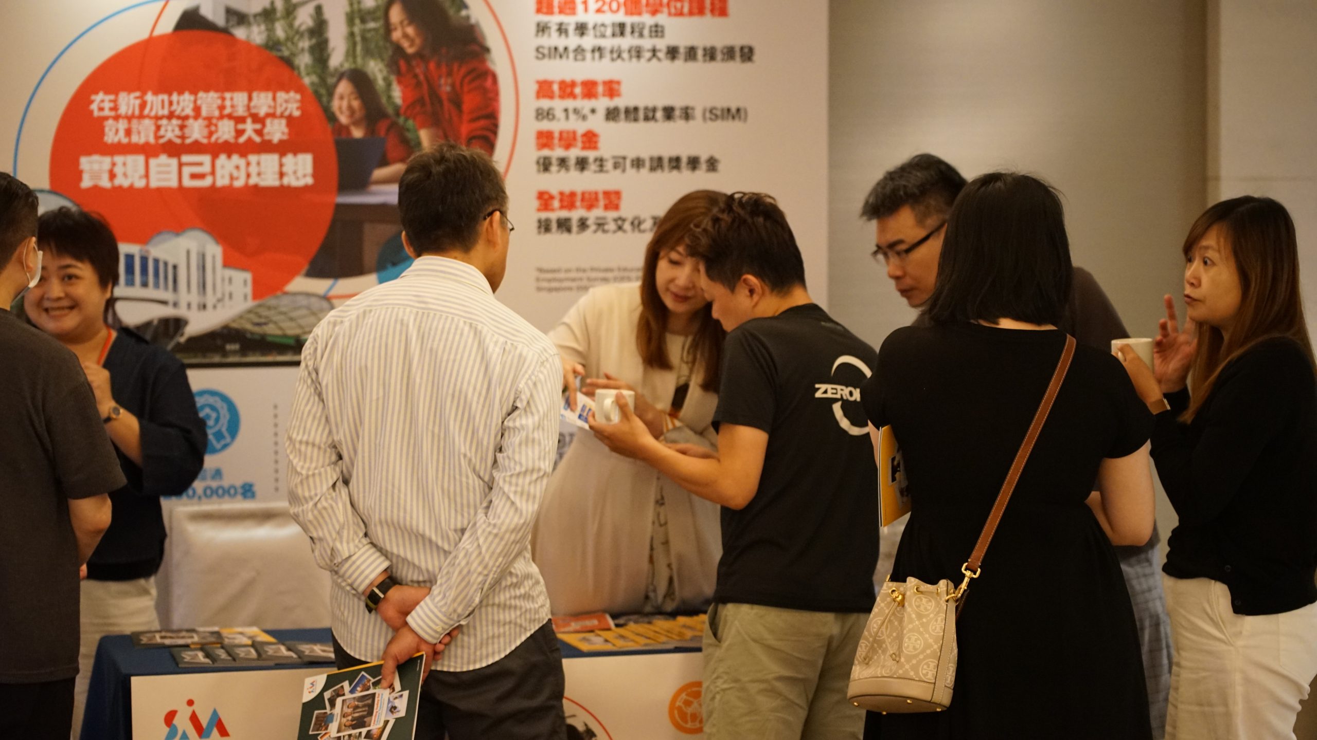 - 報新聞 Mega News i Forum%E5%9C%8B%E9%9A%9B%E6%95%99%E8%82%B2%E8%AB%96%E5%A3%87%E7%8F%BE%E5%A0%B4%E6%94%A4%E4%BD%8D%E4%BA%BA%E6%BD%AE%E6%B9%A7%E5%8B%95%E5%90%84%E5%AE%B6%E6%A9%9F%E6%A7%8B%E5%B8%B6%E4%BE%86%E6%9C%80%E6%96%B0%E7%95%99%E5%AD%B8%E7%A7%BB%E6%B0%91%E8%B3%87%E8%A8%8A%E5%90%B8%E5%BC%95%E7%9C%BE%E5%A4%9A%E6%B0%91%E7%9C%BE%E9%A7%90%E8%B6%B3%E8%AB%AE%E8%A9%A2%E6%B0%A3%E6%B0%9B%E7%86%B1%E7%83%88 scaled 1