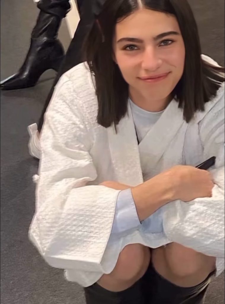 Loli Bahia%E6%B3%95%E5%9C%8B%E6%96%B0%E7%94%9F%E4%BB%A3%E8%B6%85%E6%A8%A100007 759x1024 1