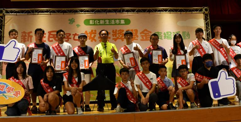 彰化新生活市集登場 頒發新住民子女拔尖獎學金 4 20250914010004 01de2c69