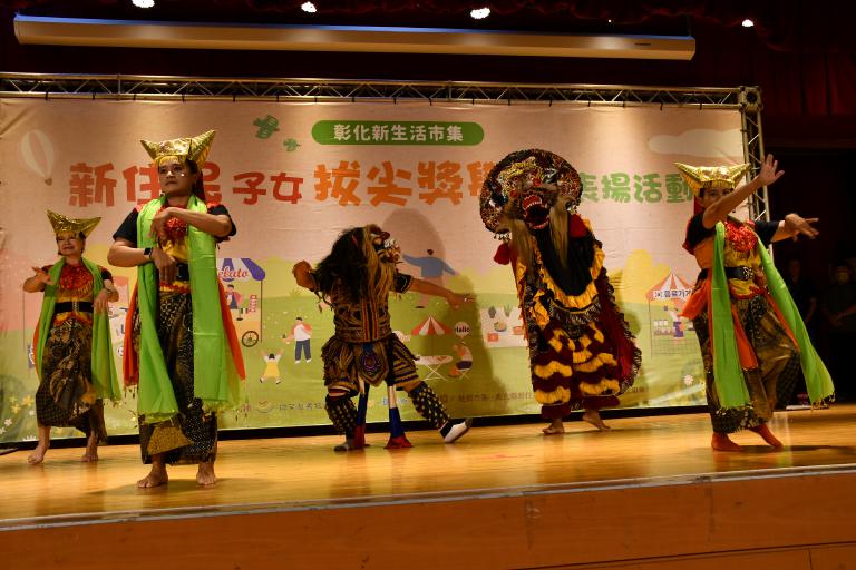 彰化新生活市集登場 頒發新住民子女拔尖獎學金 5 20250914010030 a60e60af