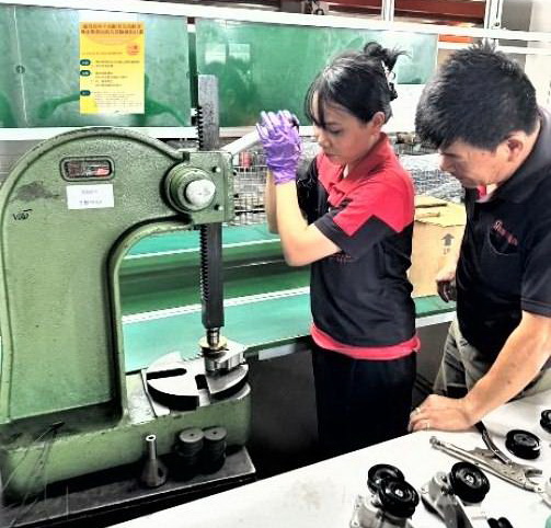 中彰投分署助企業回聘退休職人傳承經驗與技術 每名雇主每年最高補助50萬元 3 20250612010343 226fc75c