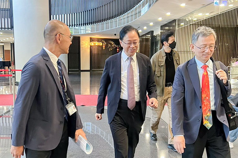 爭取核定桃園市立醫院 張善政率隊親赴衛福部醫審會簡報 2 20250814194255 dc97834a