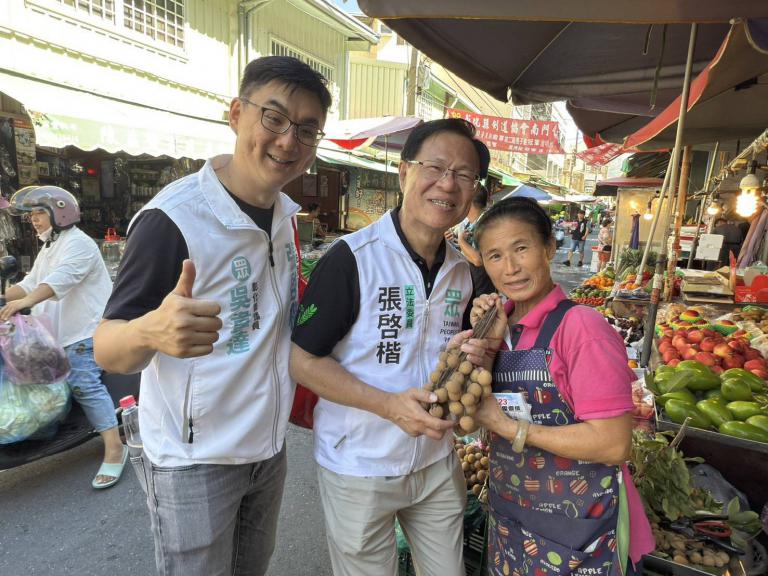 823決戰!民眾黨彰化「陸戰隊」掃街催票 張啓楷喊話:守住彰化好空氣 3 20250822004432 eb764daa