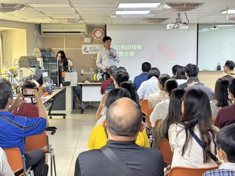 勞動部「智慧機械專才基地」 新竹職訓助人才轉型攻佔高薪製造職缺 16 20250423175223 558fbfb2 1