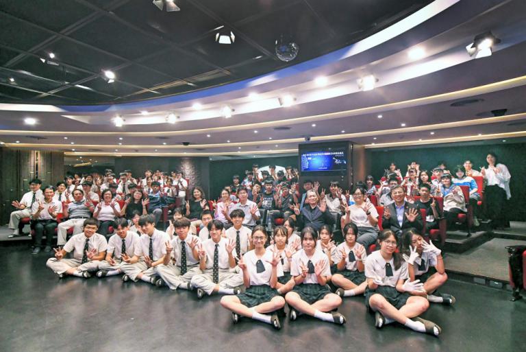 兩個校長一個念想 鳳岡國中聯手忠信學校跨校合作扎根科技及培養品德 9 20250522175607 1ef78ae2