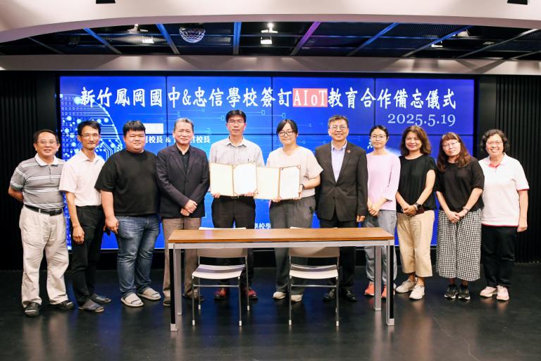 兩個校長一個念想 鳳岡國中聯手忠信學校跨校合作扎根科技及培養品德 10 20250522175634 c4b7964c