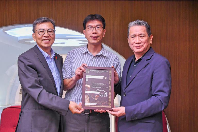 兩個校長一個念想 鳳岡國中聯手忠信學校跨校合作扎根科技及培養品德 12 20250522175733 e6ec402e 1