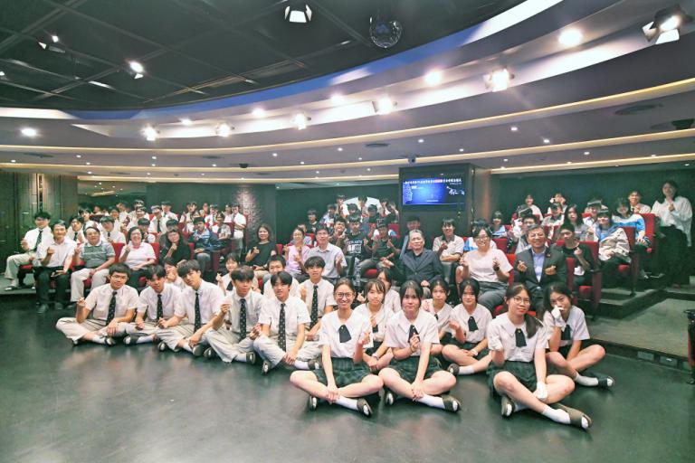 兩個校長一個念想 鳳岡國中聯手忠信學校跨校合作扎根科技及培養品德 16 20250522175919 c5b42112 1