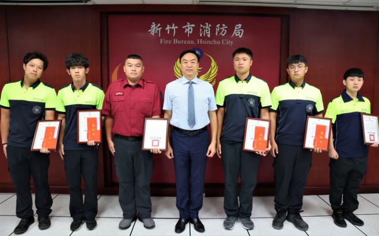 竹市消防局AED即刻救援! 邱臣遠代理市長肯定傑出同仁成功挽救患者生命 2 20250915132156 70df808e