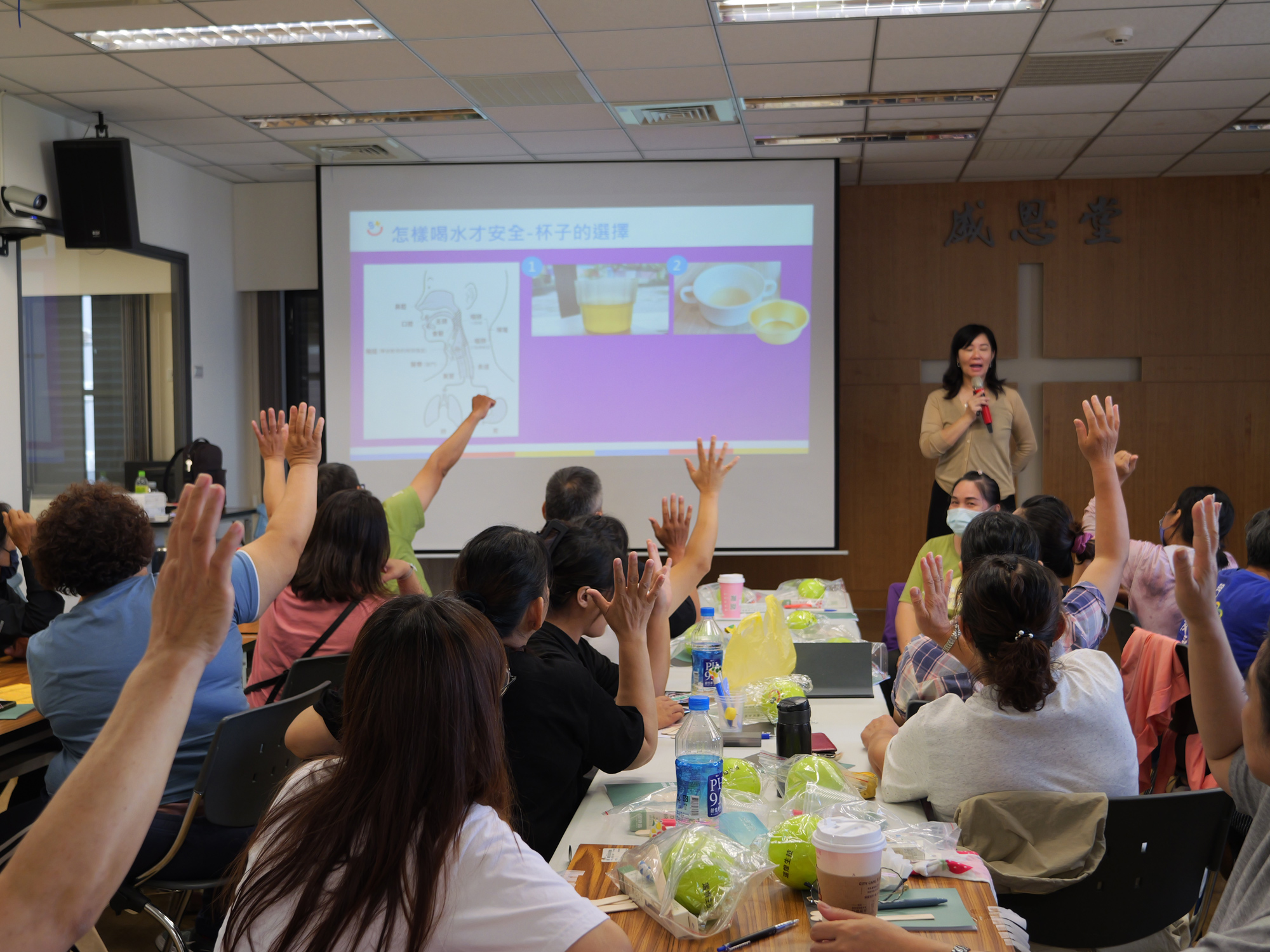 %E8%AA%B2%E7%A8%8B%E4%B8%AD%E9%96%80%E8%AB%BE%E5%9F%BA%E9%87%91%E6%9C%83%E4%B8%80%E7%B7%9A%E4%BA%BA%E5%93%A1%E8%B8%B4%E8%BA%8D%E5%8F%83%E8%88%87%E8%A8%8E%E8%AB%96%E5%90%9E%E5%9A%A5%E8%AD%B0%E9%A1%8C