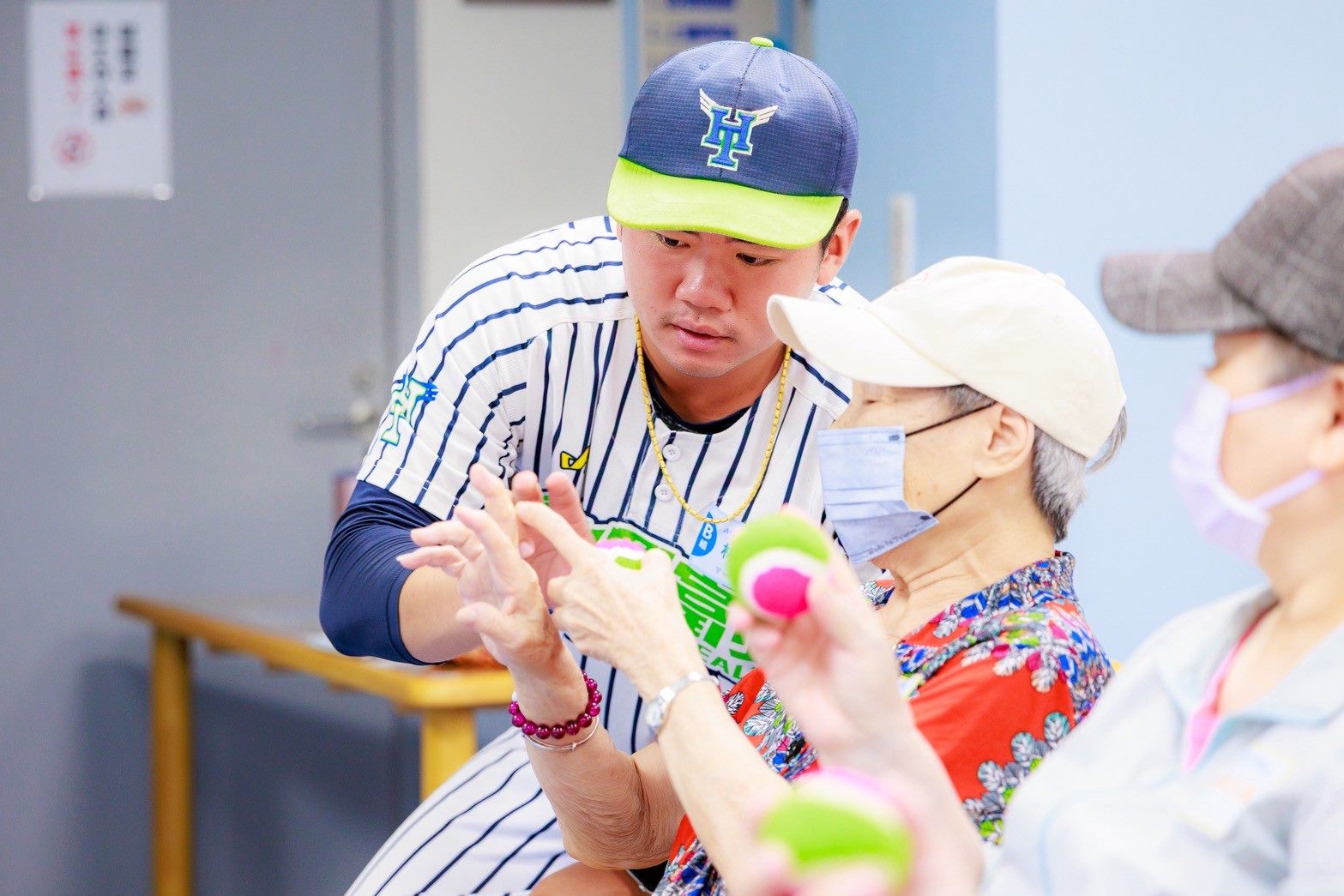 棒球傳愛、樂齡同行 臺北興富發棒球隊化身暖心志工 11 a7b7fff2 9f3f 4c11 9012 65a3bc9461a6 1