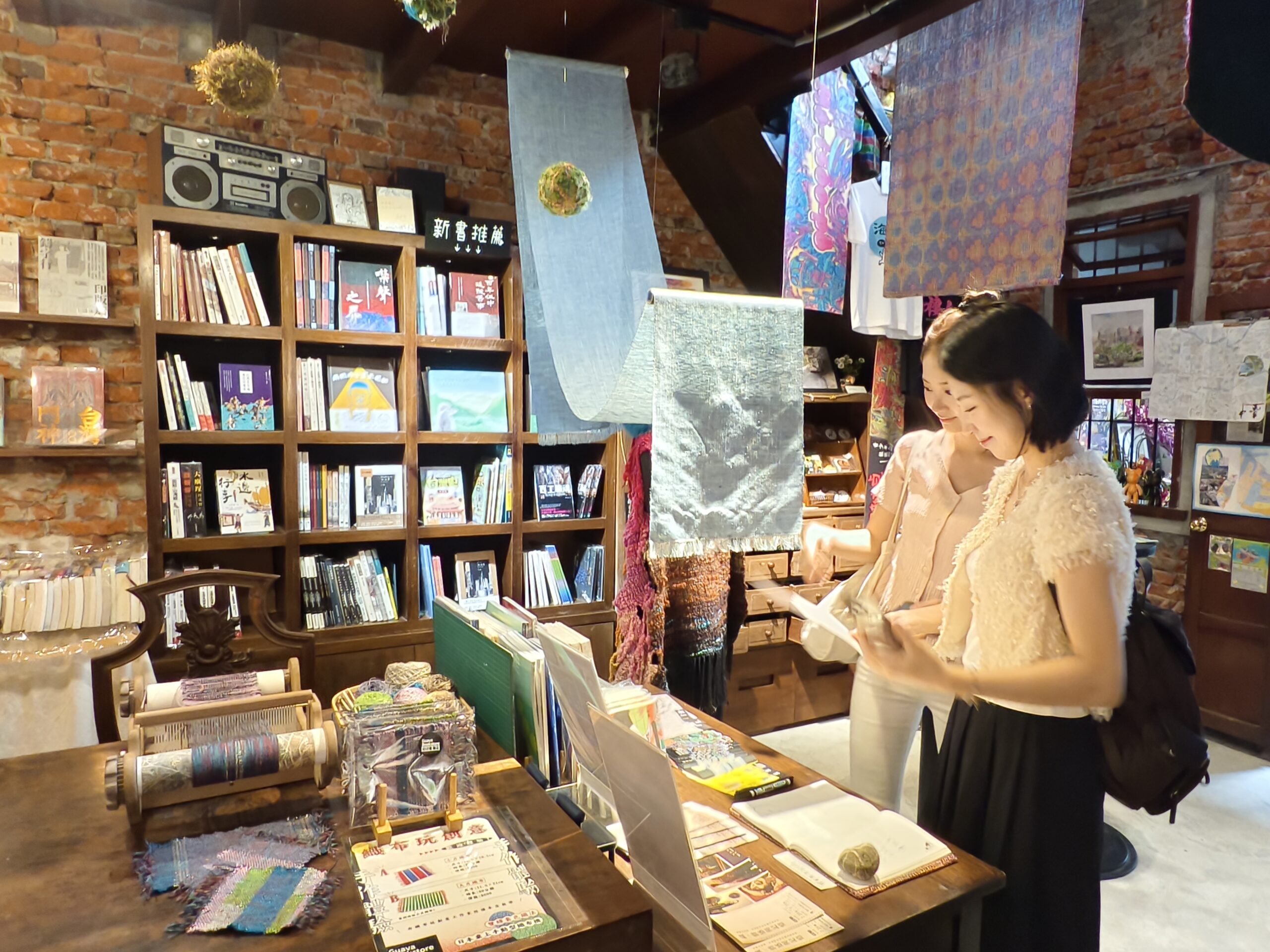 台中亮點行程大公開! 搭台灣好行輕鬆逛鳥博、賞鳥、看海趣 9 %E5%8F%B0%E7%81%A3%E5%A5%BD%E8%A1%8C679%E8%87%BA%E4%B8%AD%E6%B4%BB%E5%8A%9B%E6%B5%B7%E6%B4%8B%E7%B7%9A%E6%99%AF%E9%BB%9Eguava books%E8%A1%97%E4%BB%94%E5%B0%BE%E5%86%8A%E5%BA%97 0