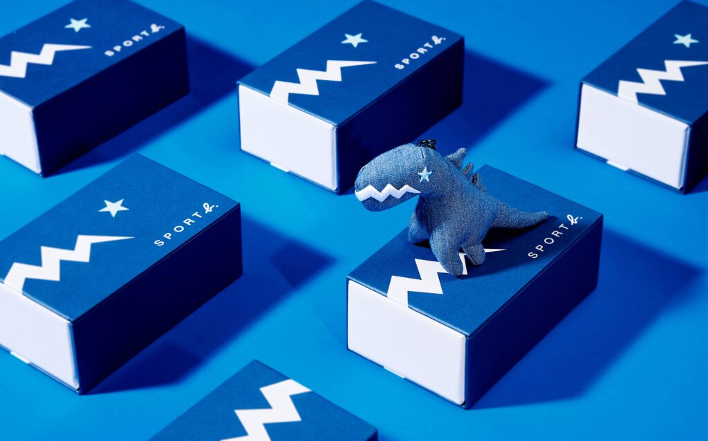 街頭注目焦點 引領秋冬掛飾風潮 SPORT b. 丹寧恐龍造型悠遊卡限量登場 1 SPORT b. %E6%8E%A8%E5%87%BA%E4%B8%B9%E5%AF%A7%E6%81%90%E9%BE%8D%E9%80%A0%E5%9E%8B%E6%82%A0%E9%81%8A%E5%8D%A1 1