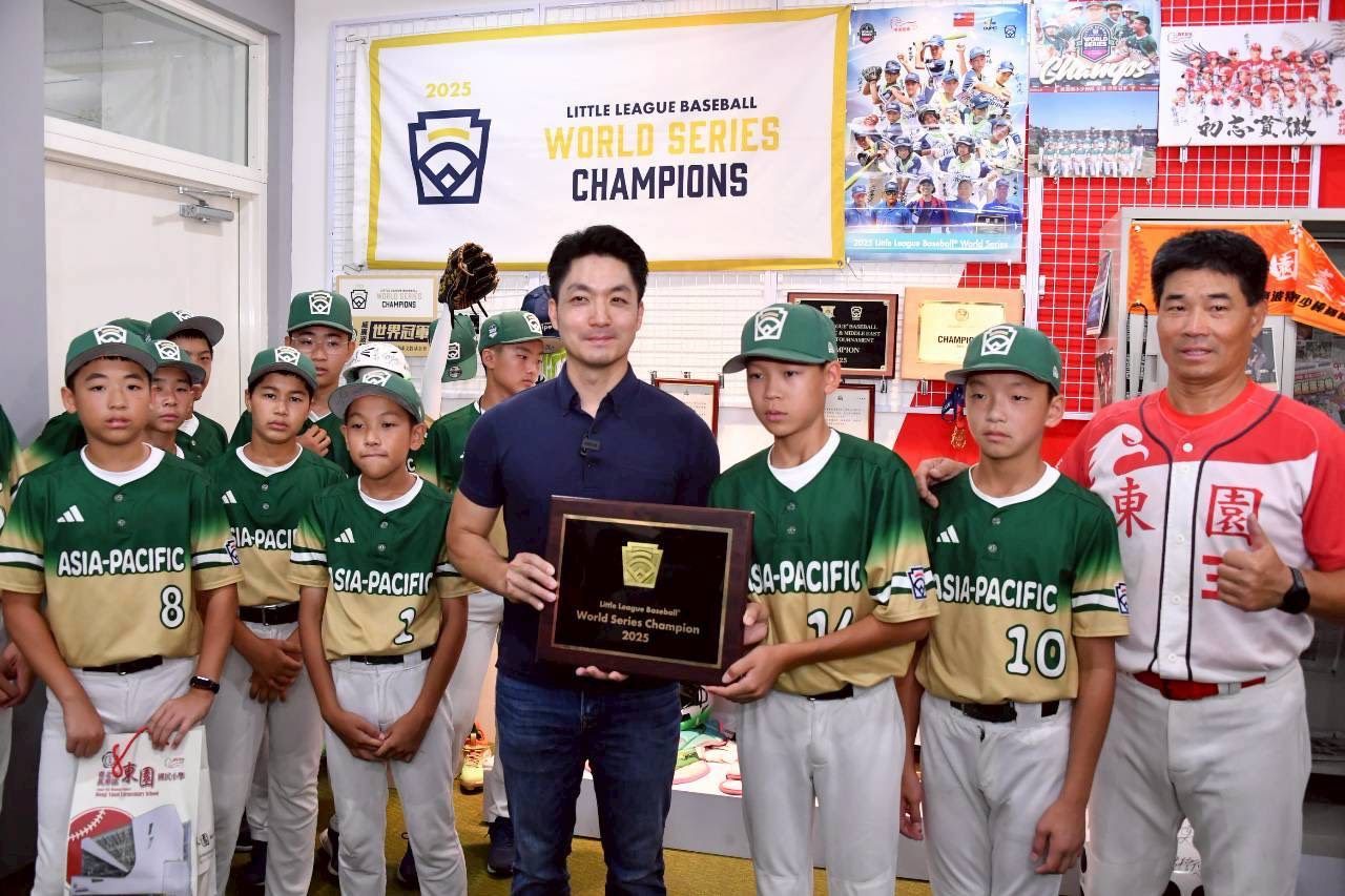 蔣萬安出席東園國小捷運共構大樓啟用 打造優質學習環境 17 f3030464 fcb3 429a bc05 7efed0092c3d 1