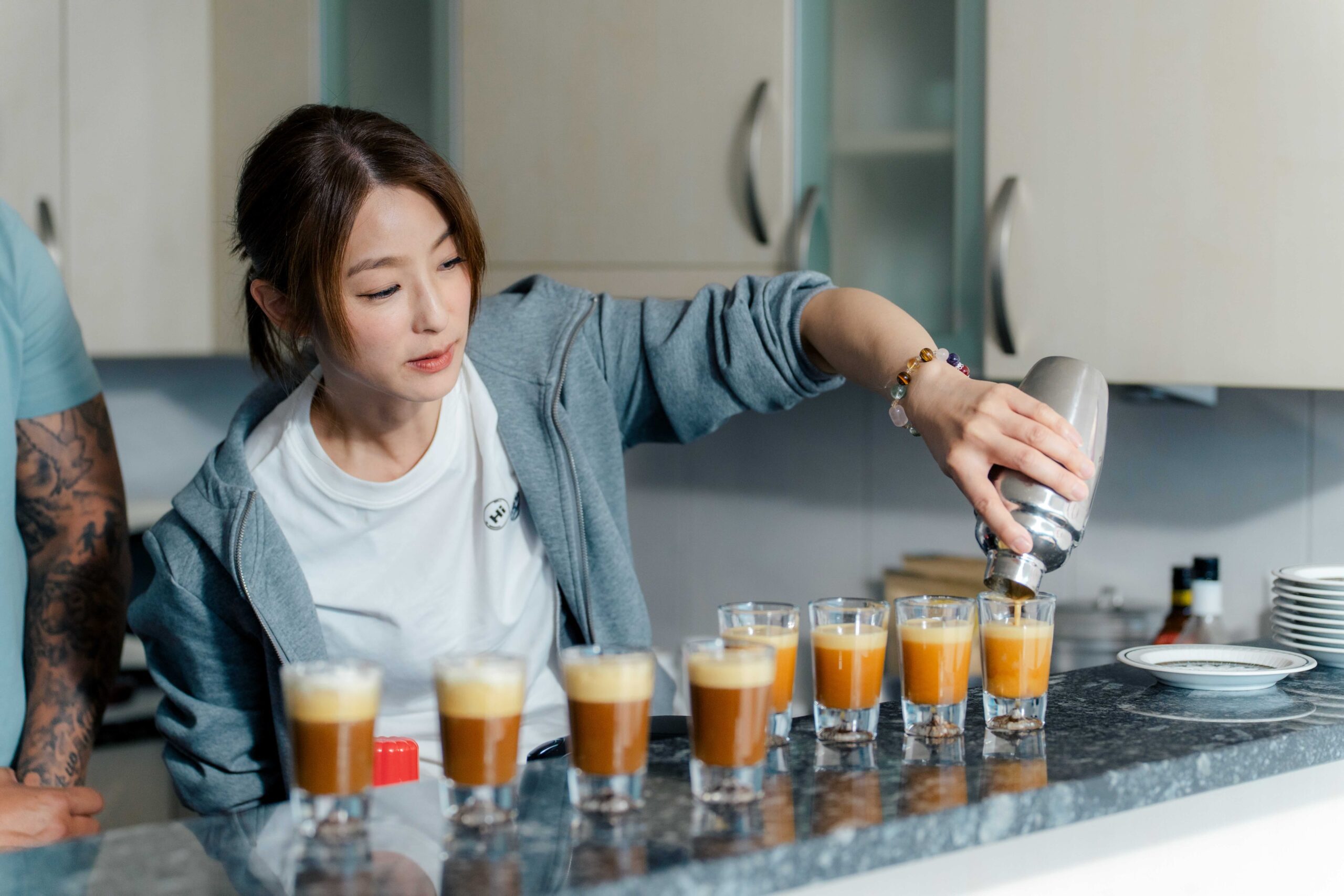 第六季直飛瑞士開場 黃金組合加碼李玖哲 賴雅妍 9 %E5%97%A8%E7%87%9F%E6%A5%AD%E4%B8%AD%E8%B3%B4%E9%9B%85%E5%A6%8D%E6%93%94%E4%BB%BB%E5%92%96%E5%95%A1%E5%B8%AB%E5%9C%96%E5%A5%BD%E7%9C%8B%E5%A8%9B%E6%A8%82