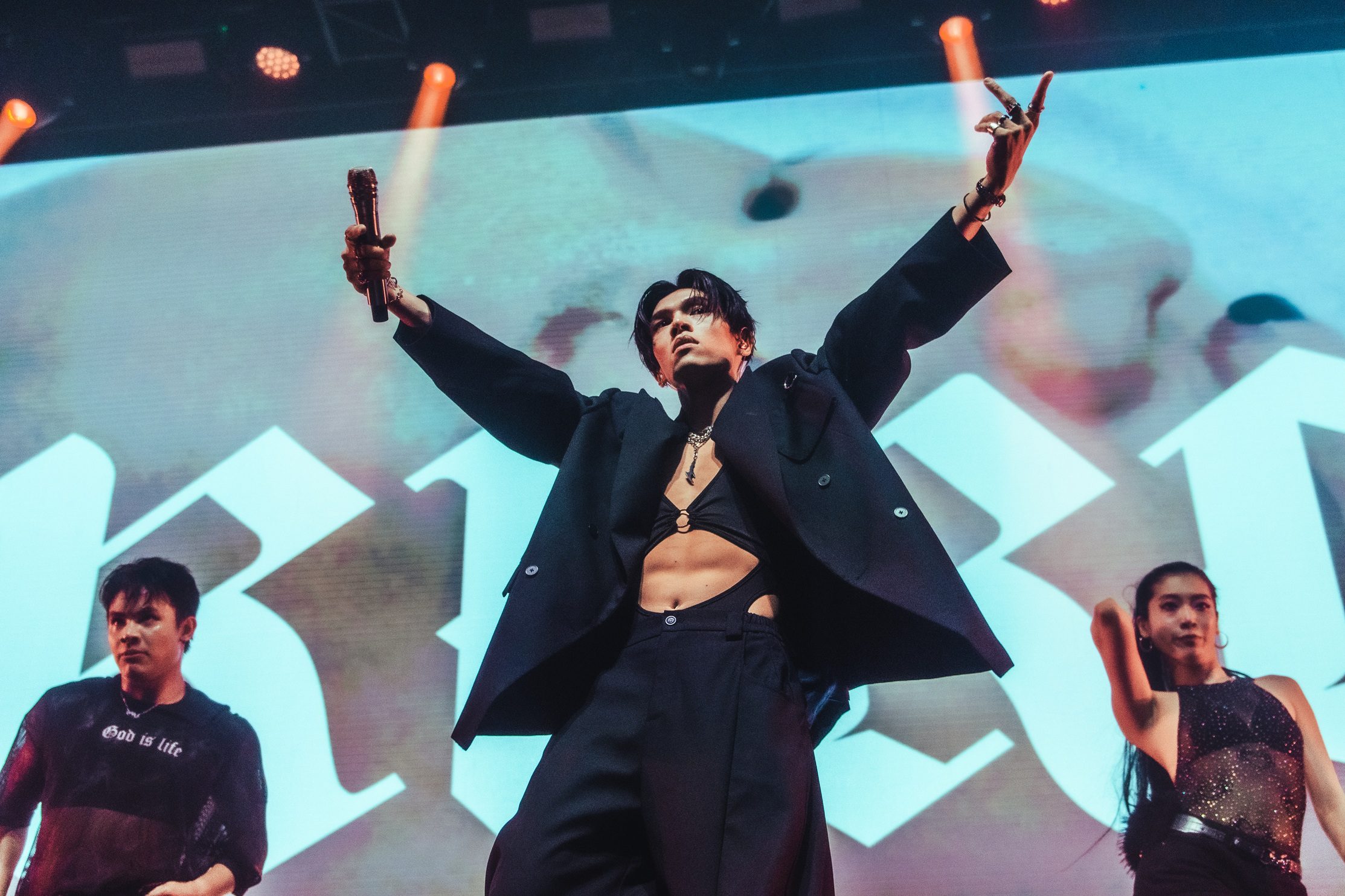 KIRE 凱爾攜巡演二度襲英 打造「激情擂台」把舞台變健身房 21 KIRE%E6%8A%8A%E5%85%A8%E6%96%B0%E8%8B%B1%E5%9C%8B%E5%B7%A1%E6%BC%94%E8%88%9E%E5%8F%B0%E8%AE%8A%E5%81%A5%E8%BA%AB%E6%88%BF%E5%B8%B6%E9%A0%98%E5%A4%A7%E5%AE%B6%E6%B7%B1%E8%B9%B2%E5%81%A5%E8%BA%AB1 2