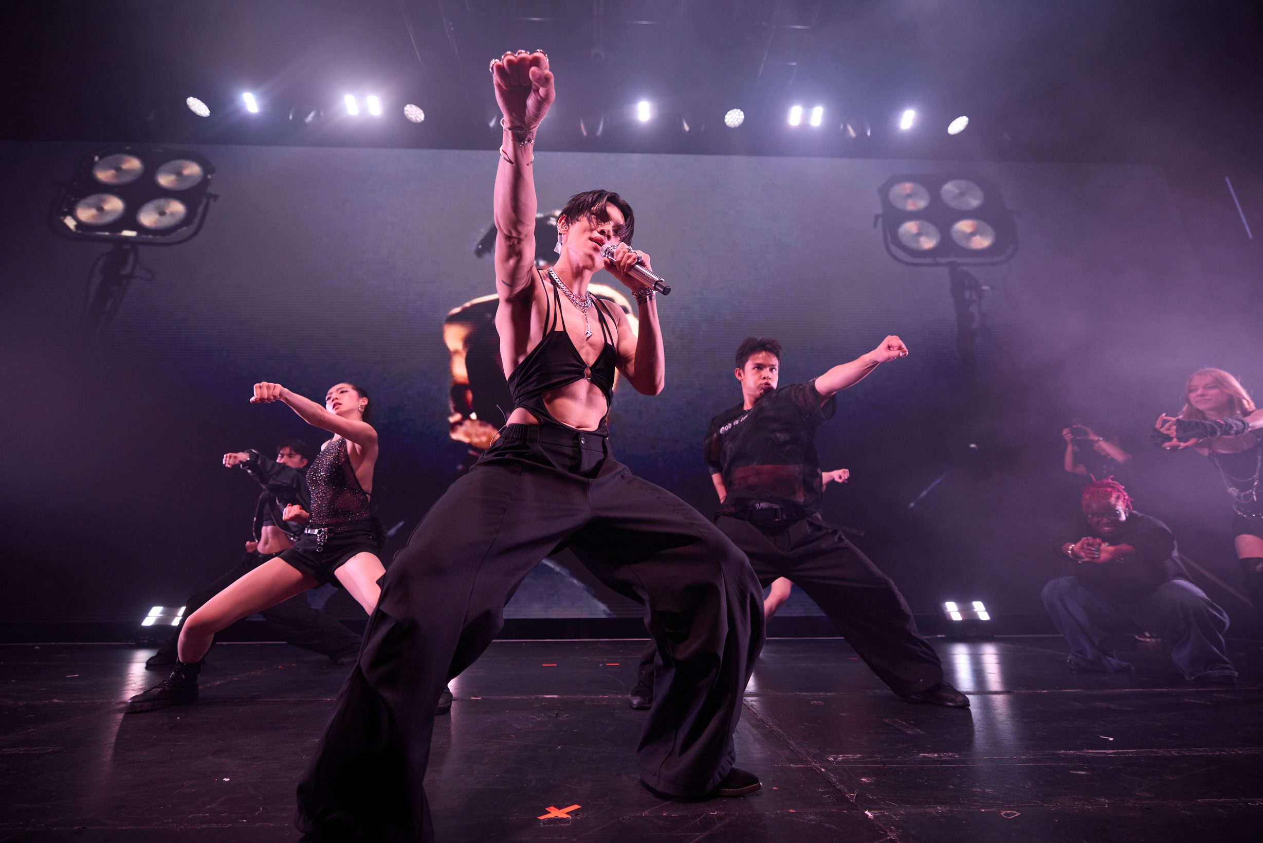 KIRE 凱爾攜巡演二度襲英 打造「激情擂台」把舞台變健身房 25 KIRE%E6%8A%8A%E5%85%A8%E6%96%B0%E8%8B%B1%E5%9C%8B%E5%B7%A1%E6%BC%94%E8%88%9E%E5%8F%B0%E8%AE%8A%E5%81%A5%E8%BA%AB%E6%88%BF%E5%B8%B6%E9%A0%98%E5%A4%A7%E5%AE%B6%E6%B7%B1%E8%B9%B2%E5%81%A5%E8%BA%AB3