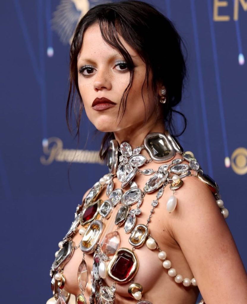 %E5%A5%B3%E6%98%9FJenna Ortega00002 832x1024 1