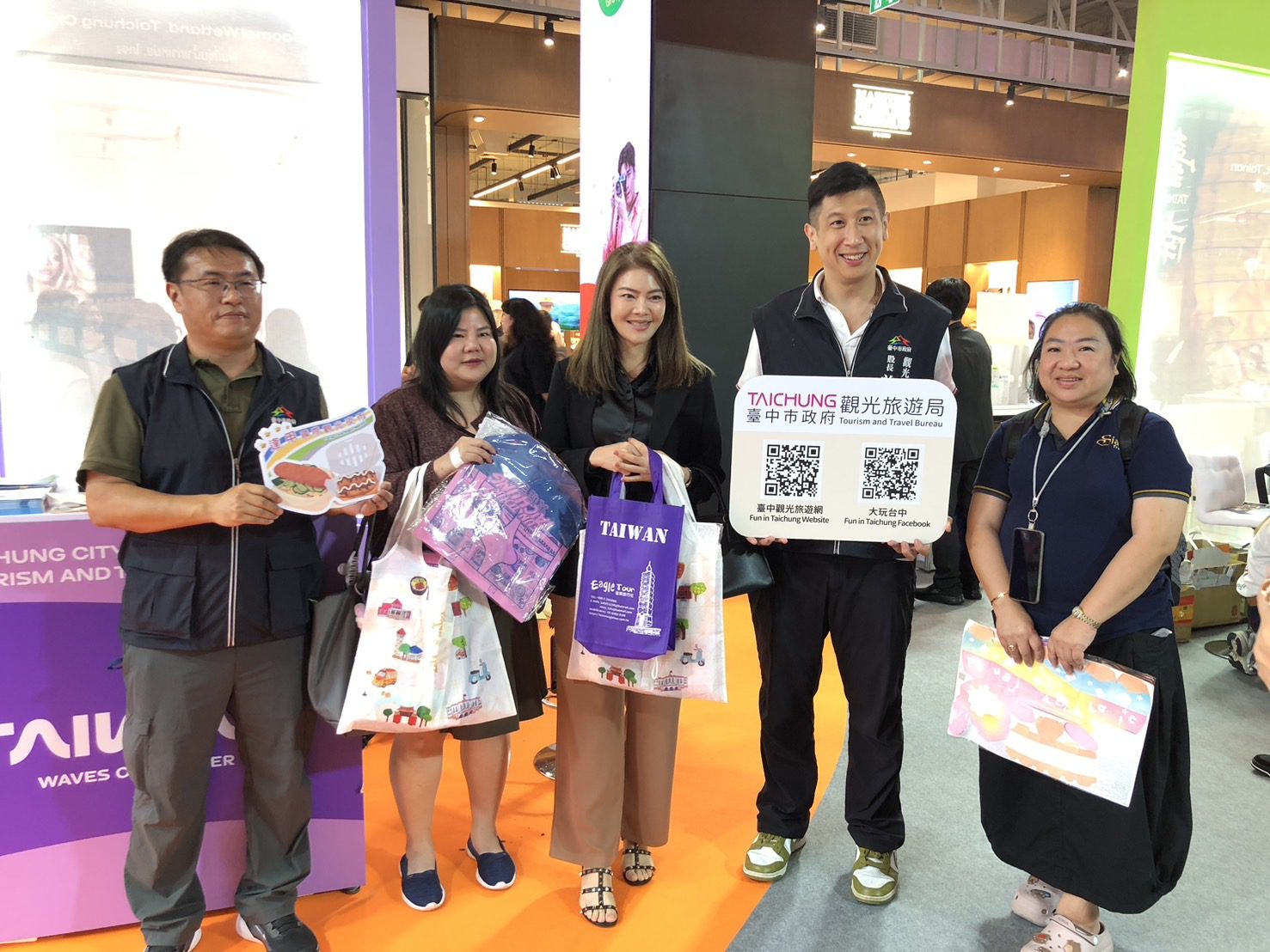 台中魅力席捲泰國! 曼谷旅展、清邁推廣會人氣爆棚 13 %E6%B3%B0%E5%9C%8B%E5%90%84%E5%A4%A7%E6%97%85%E8%A1%8C%E6%A5%AD%E8%80%85%E8%88%87%E5%8F%B0%E4%B8%AD%E8%A7%80%E6%97%85%E5%B1%80%E5%90%88%E5%BD%B1