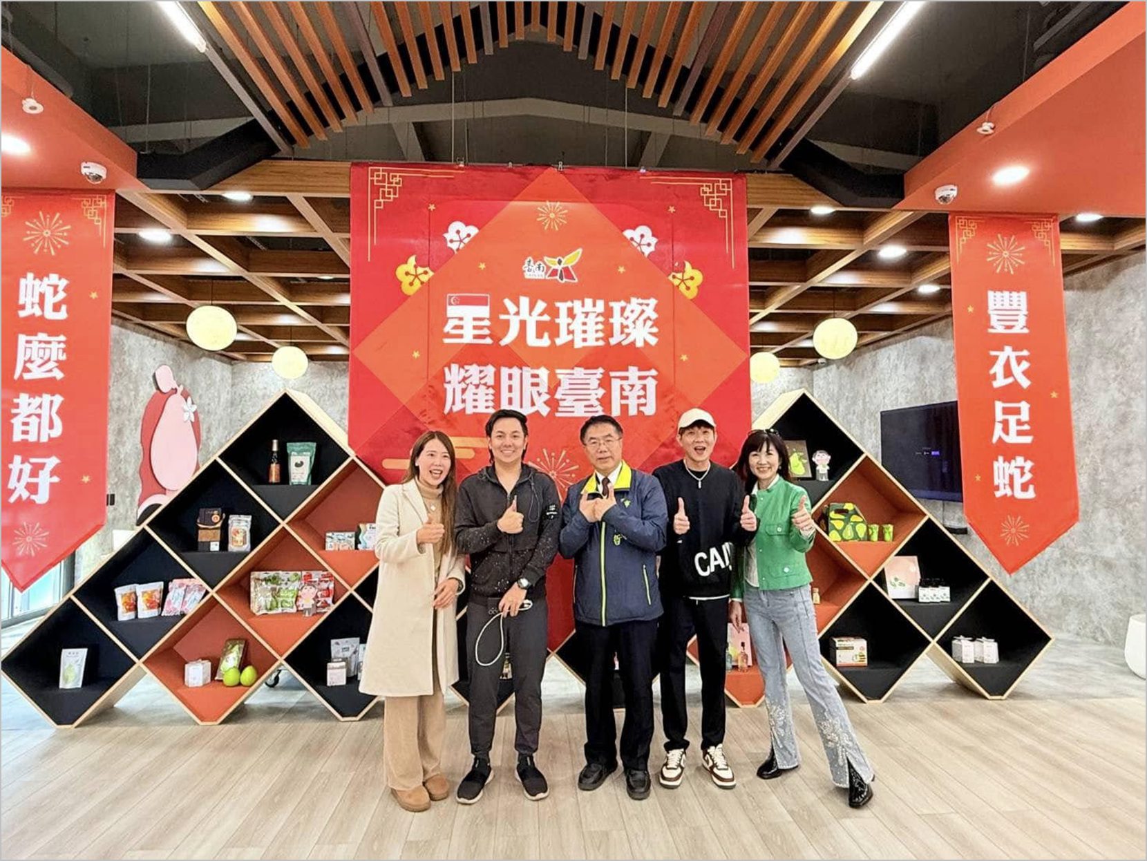 Didigo.app X DGZ ASIA X 奧達傳媒 直播基地正式啟動 9/18限量開團 iPhone 17 Pro 256GB / 512GB 5 %E4%BA%9E%E6%B4%B2%E7%9B%B4%E6%92%AD%E5%A4%A9%E7%8E%8B%E7%9A%84Max Kee %E6%9B%BE%E6%96%BC%E4%BB%8A%E5%B9%B41%E6%9C%88%E6%87%89%E5%8F%B0%E5%8D%97%E5%B8%82%E6%94%BF%E5%BA%9C%E9%82%80%E8%AB%8B%E8%88%87%E5%8F%B0%E5%8D%97%E5%B8%82%E9%95%B7%E9%BB%83%E5%81%89%E5%93%B2%E9%80%B2%E8%A1%8C%E7%9B%B4%E6%92%AD%E6%B4%BB%E5%8B%95 0