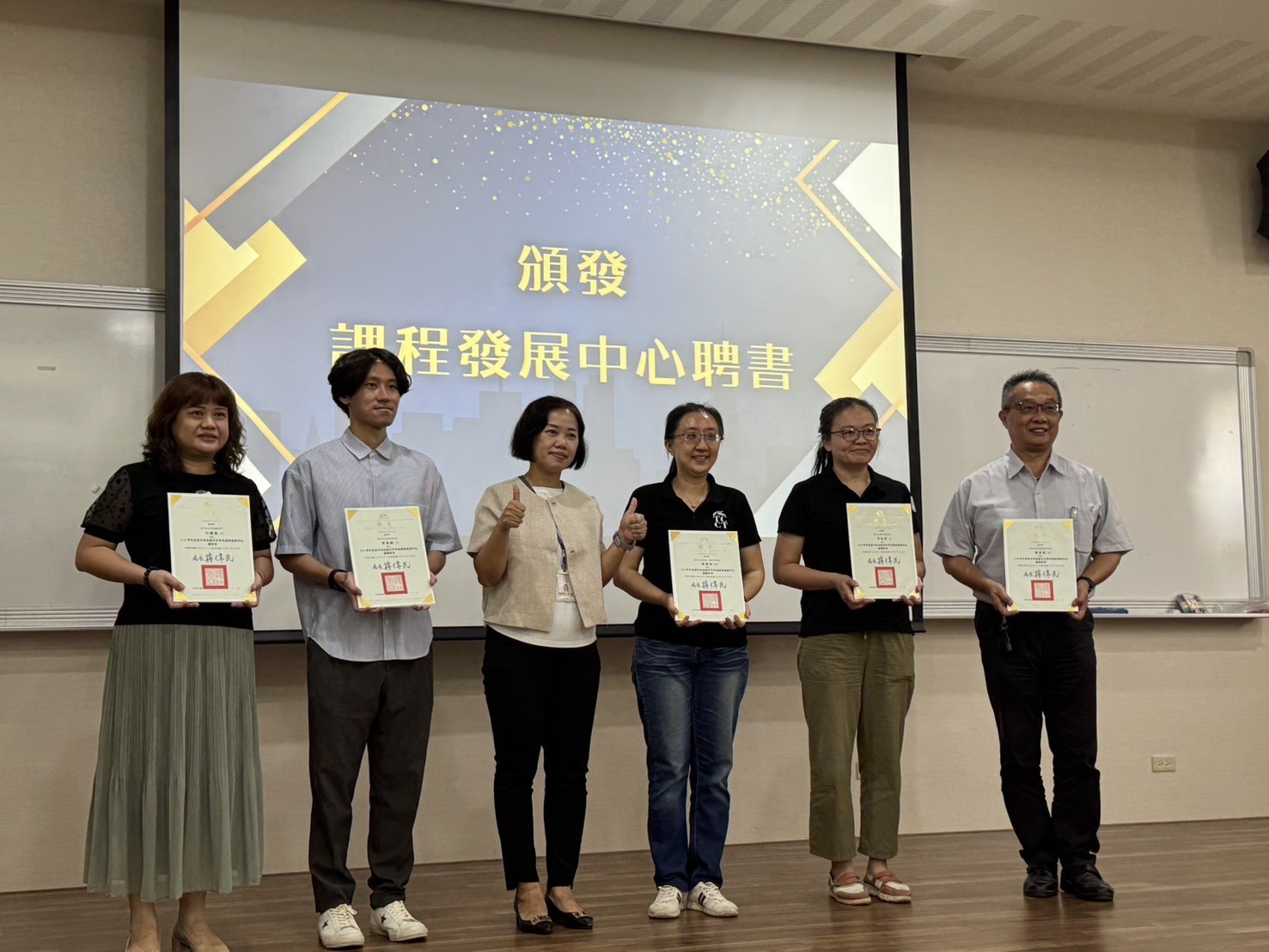 特優教案傲視全國 台中教育創新領航 7 %E9%A0%92%E7%99%BC%E8%AA%B2%E7%99%BC%E4%B8%AD%E5%BF%83%E4%B8%BB%E6%94%BF%E5%AD%B8%E6%A0%A1%E4%B8%BB%E4%BB%BB%E8%81%98%E6%9B%B8 0 2