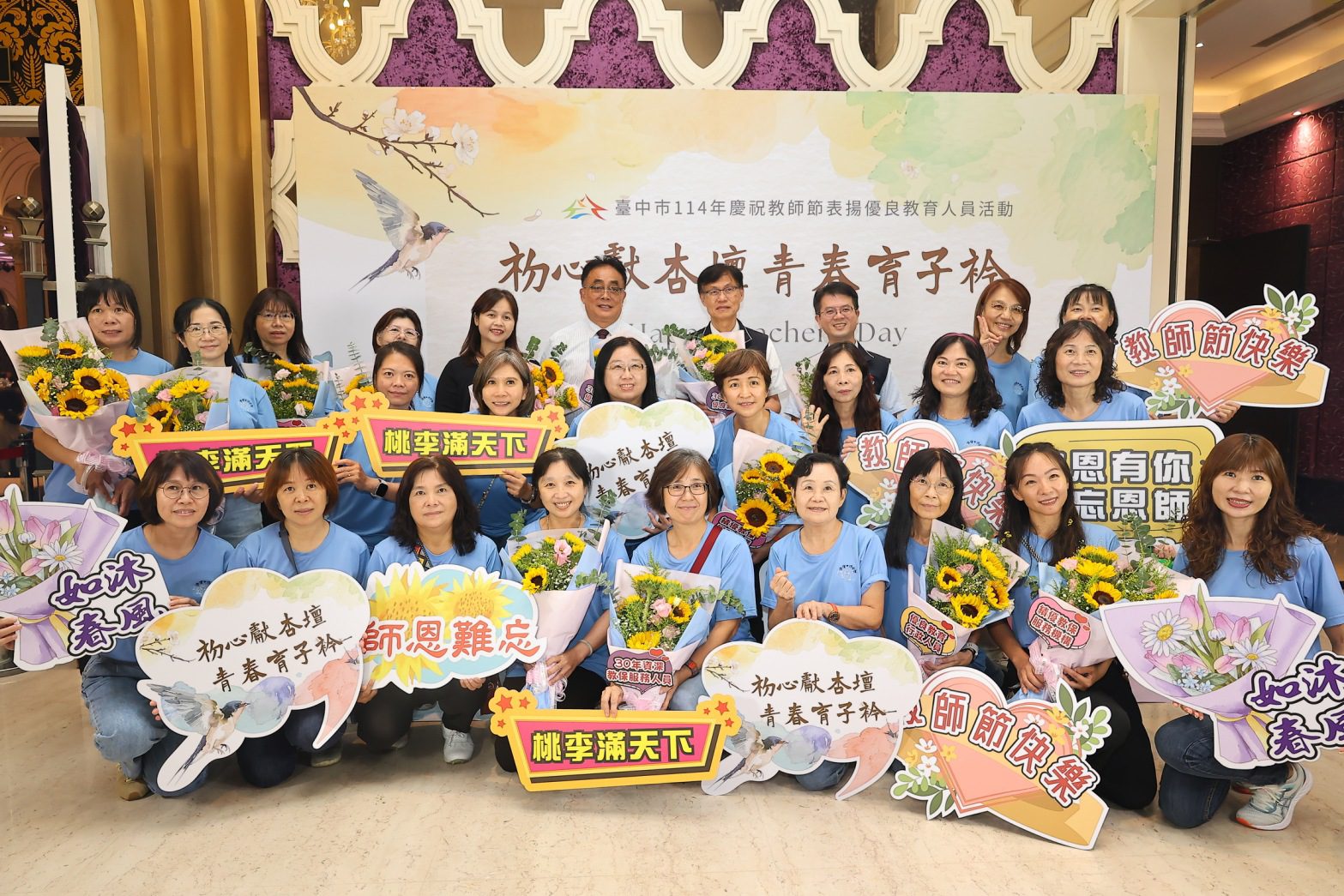 %E5%B7%A5%E4%BD%9C%E4%BA%BA%E5%93%A1%E5%90%88%E7%85%A72 0