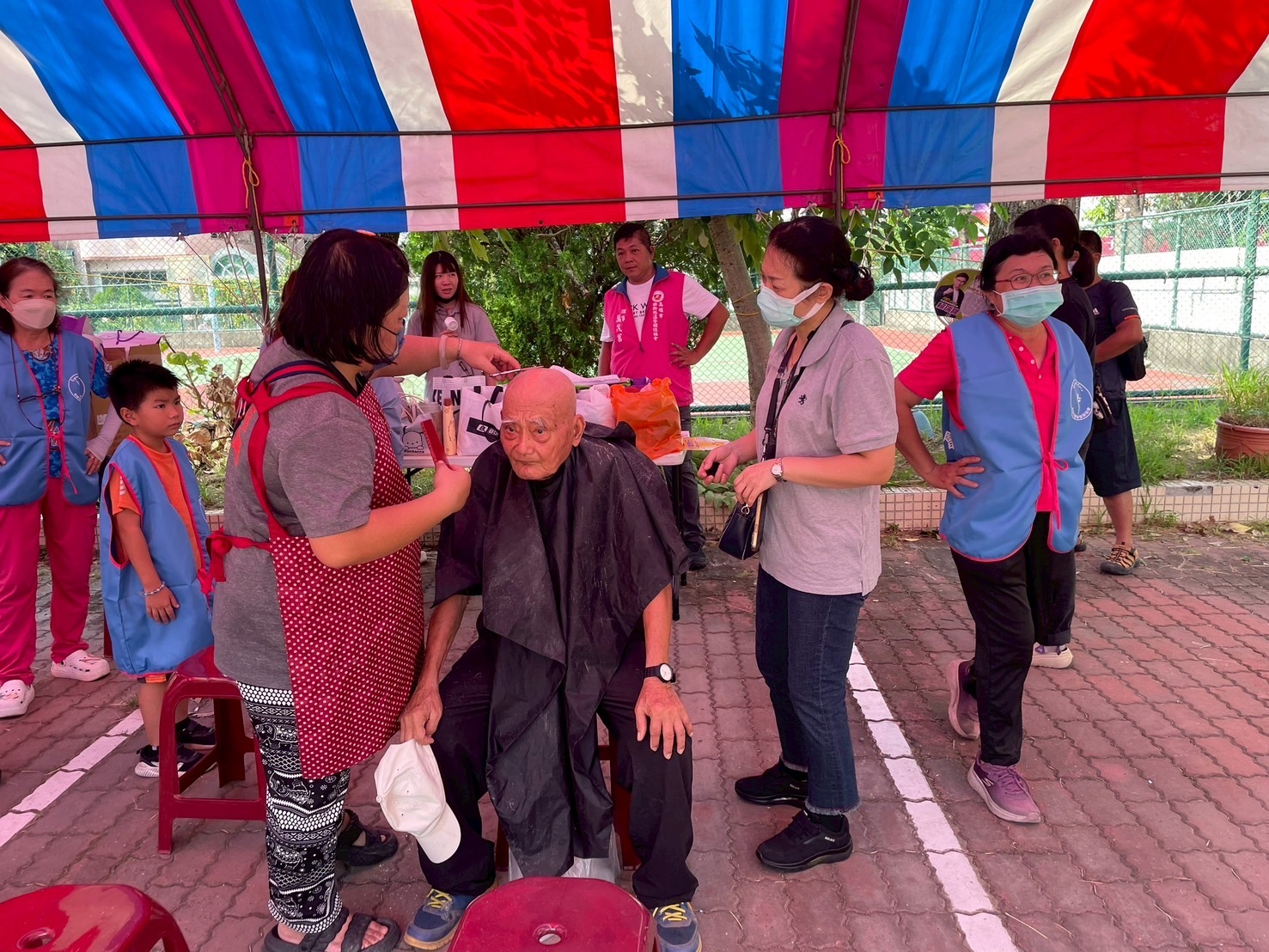 中秋送暖關懷弱勢─蘇莉湘理事長攜手民代、里長與善心人士 16 IMG 5369