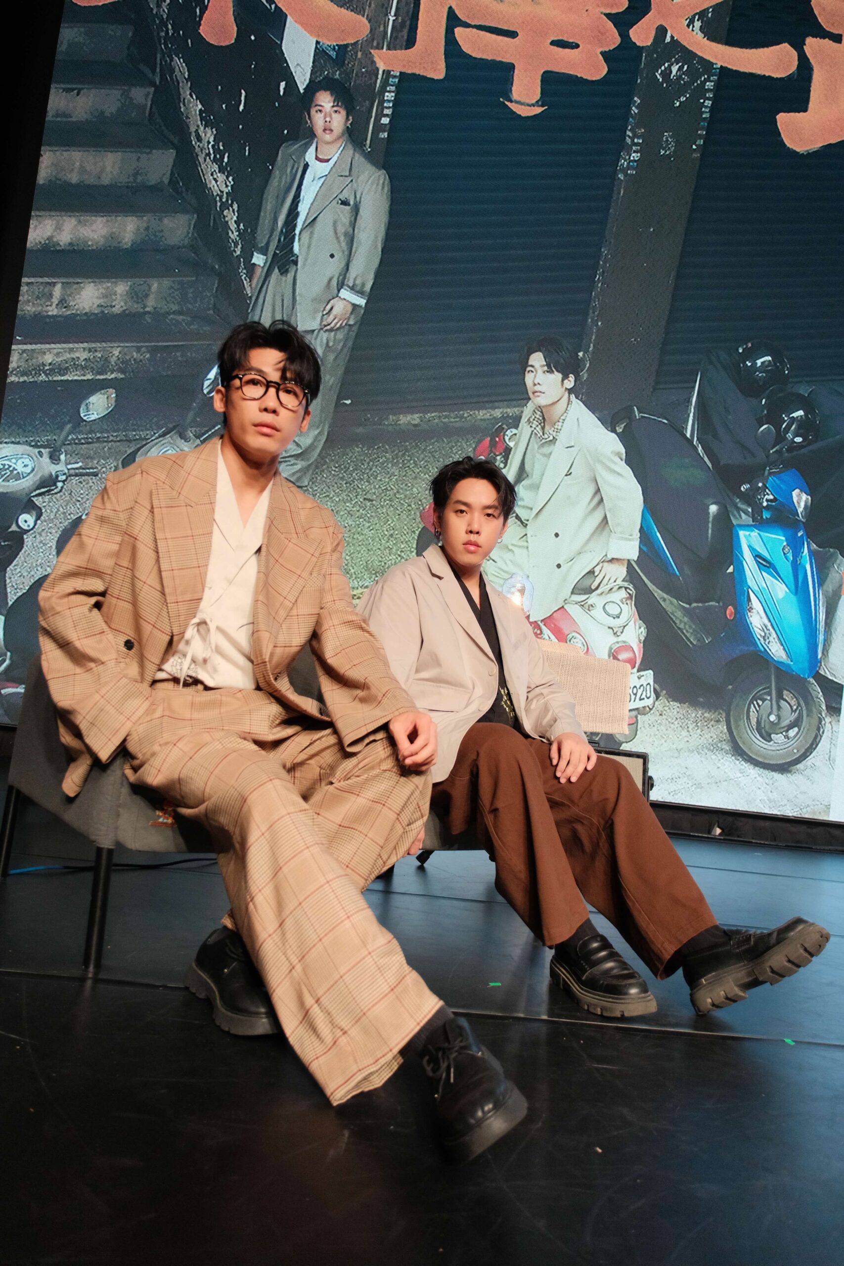 04 %E5%BF%92%E4%BF%AE%E6%96%AF%E5%B0%87%E4%BA%BA%E7%94%9F%E9%9B%BB%E5%8F%B0%E6%90%AC%E5%88%B0%E6%BC%94%E5%94%B1%E6%9C%83%E7%8F%BE%E5%A0%B4 %E6%BA%AB%E6%83%85%E5%96%8A%E8%A9%B1%E6%AD%8C%E8%BF%B7%E8%A6%81%E5%85%88%E7%9B%B8%E4%BF%A1%E8%87%AA%E5%B7%B1%E5%9B%A0%E7%82%BA%E6%88%91%E7%9B%B8%E4%BF%A1%E4%BD%A0 scaled 1