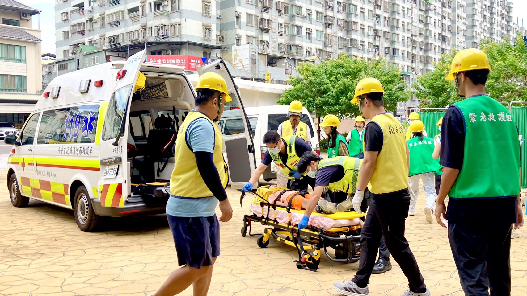 中市教育局今辦校園務實防震演練 強化師生地震災害應變處理能力 4 %E6%B6%88%E9%98%B2%E5%B1%80%E7%AC%AC%E4%B8%89%E5%A4%A7%E9%9A%8A%E4%B8%AD%E5%B1%B1%E5%88%86%E9%9A%8A%E5%8D%94%E5%8A%A9%E6%B6%88%E9%98%B2%E6%95%91%E8%AD%B7 0