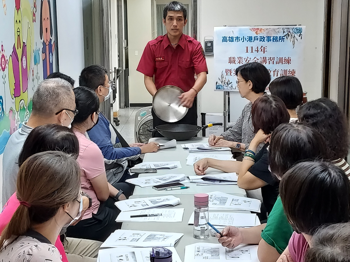 高雄市小港戶政舉辦職安講習暨災防演練 提升同仁緊急應變能力 4 1