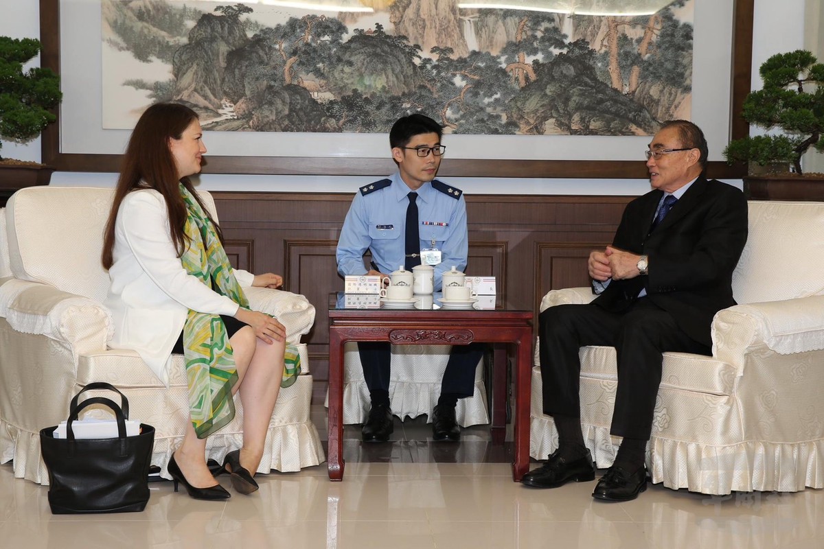 「日暮拉麵」進駐裕隆城 退役口譯官跨界開店 招牌龍蝦拉麵成葫州捷運站美食新亮點 7 ebbda818 91c0 4e88 8f3a 5234acddcff2 175887506754412589308392551