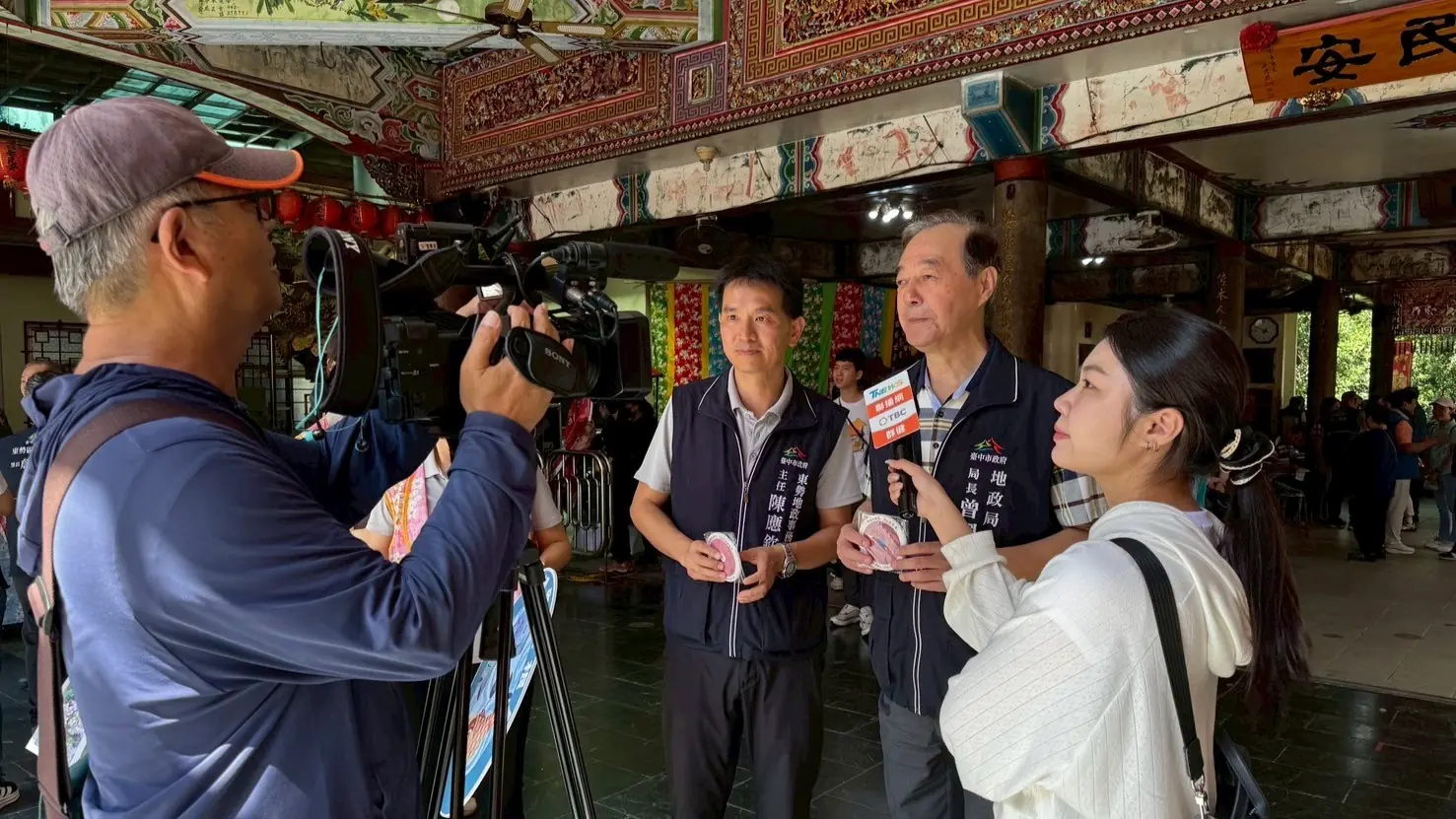 鯉魚伯公文化祭啟用雙鯉圖根點 東勢地政結合文史觀光添亮點 3 %E5%9C%B0%E6%94%BF%E5%B1%80%E6%9B%BE%E5%B1%80%E9%95%B7%E6%96%BC%E6%B0%B8%E5%AE%89%E5%AE%AE%E5%8F%97%E8%A8%AA %E6%8C%87%E5%87%BA%E9%AF%89%E9%AD%9A%E5%9C%96%E6%A0%B9%E9%BB%9E%E8%B1%A1%E5%BE%B5%E5%85%AC%E7%A7%81%E5%8D%94%E5%8A%9B%E8%AD%B7%E7%94%A2%E8%88%87%E6%96%87%E5%8C%96%E5%82%B3%E6%89%BF 0