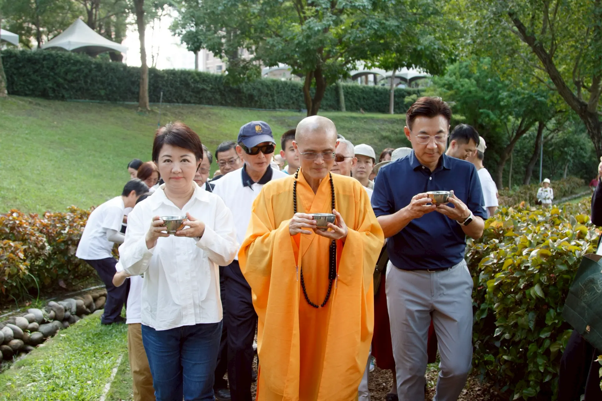 法鼓山台中首推「心靈環保日」2千人響應 盧市長肯定災後展現「台灣有愛」精神 10 %E6%B3%95%E9%BC%93%E5%B1%B1%E5%AF%B6%E9%9B%B2%E5%AF%BA%E4%BB%8A 27 %E6%97%A5%E5%9C%A8%E5%8F%B0%E4%B8%AD%E5%B8%82%E7%A7%8B%E7%B4%85%E8%B0%B7%E6%99%AF%E8%A7%80%E7%94%9F%E6%85%8B%E5%9C%92%E5%8D%80%E8%88%89%E8%BE%A6 %E6%B3%95%E9%BC%93%E5%B1%B1%E4%B8%AD%E5%8D%80%E5%BF%83%E9%9D%88%E7%92%B0%E4%BF%9D%E5%AE%B6%E5%BA%AD%E6%97%A5%E6%B4%BB%E5%8B%95