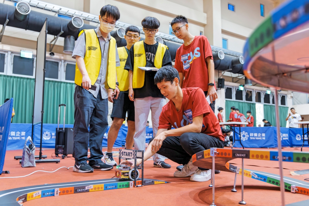 %E8%87%AA%E9%A7%95%E8%BB%8A%E5%89%B5%E5%AE%A2%E8%B3%BD%E7%AB%8B%E9%AB%94%E8%B3%BD%E9%81%93%E6%8C%91%E6%88%B0%E6%A9%9F%E9%9B%BB%E6%95%B4%E5%90%88 Fotor