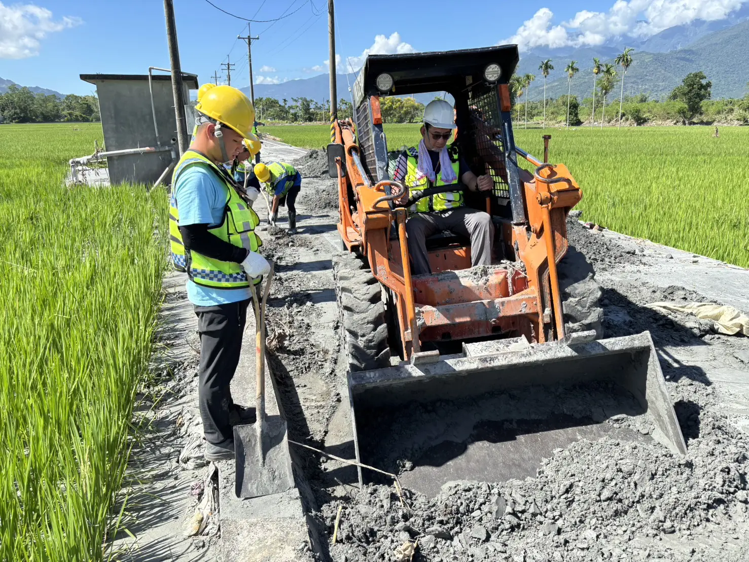 基隆馳援花蓮 12車隊22人日夜奮戰 搶通1公里以上道路 9 2131522 0