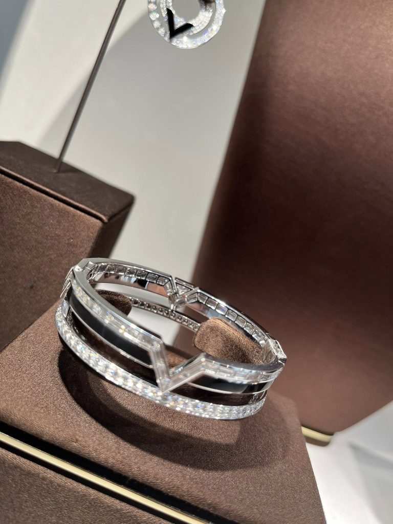 Louis Vuitton %E9%AB%98%E8%A8%82%E7%8F%A0%E5%AF%B6%E5%8F%B0%E4%B8%AD00005 768x1024 1