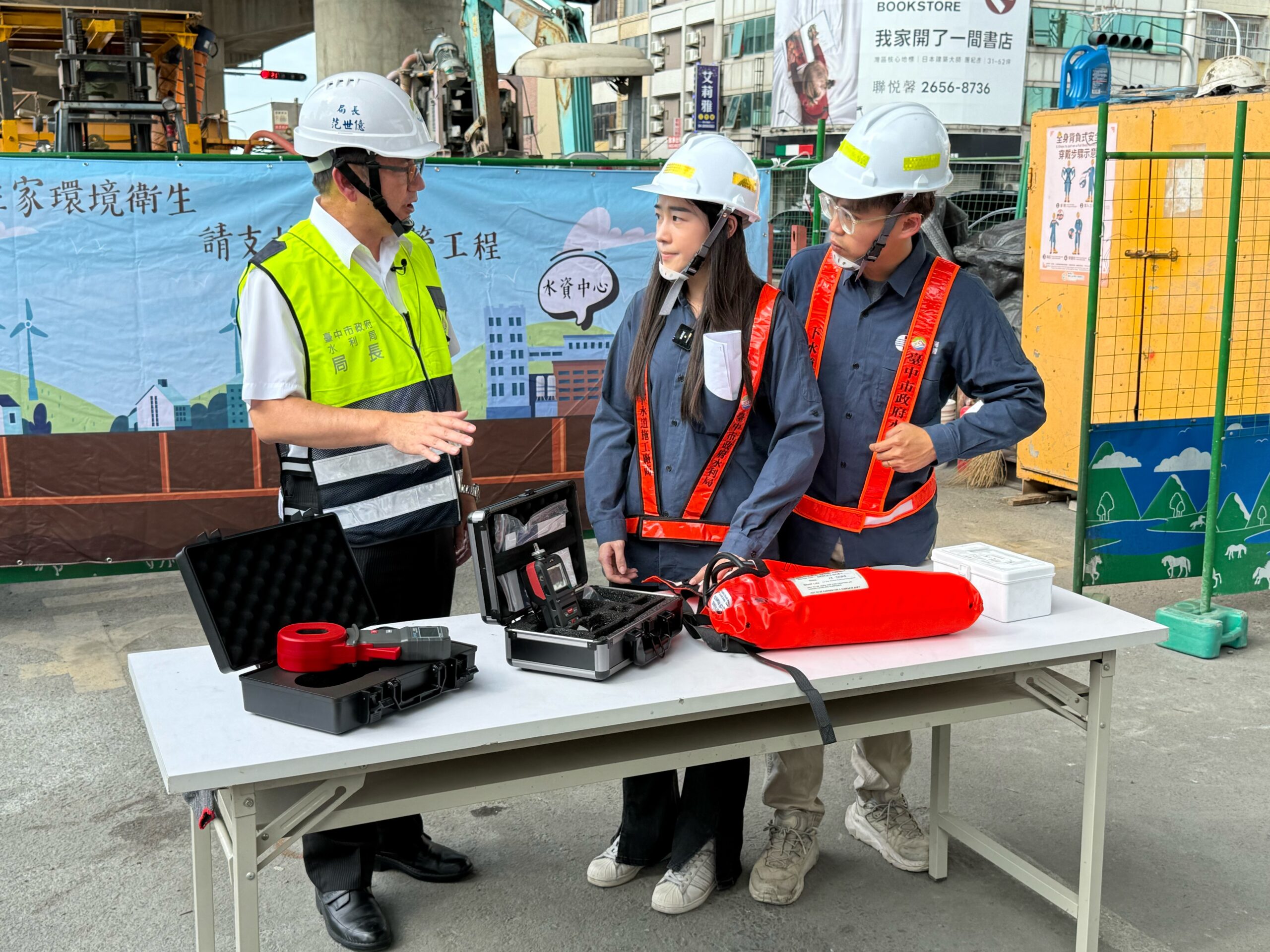 台中港特定區污水下水道工程榮獲金安獎肯定 水利局強化港區建設與職安管理 3 %E7%82%BA%E7%A2%BA%E4%BF%9D%E6%9C%AC%E5%B7%A5%E7%A8%8B%E6%96%BD%E5%B7%A5%E5%AE%89%E5%85%A8 %E7%94%B1%E8%8C%83%E4%B8%96%E5%84%84%E5%B1%80%E9%95%B7%E8%A6%AA%E8%87%AA%E7%B0%BD%E7%BD%B2%E4%B8%89%E6%96%B9%E8%81%B7%E6%A5%AD%E5%AE%89%E5%85%A8%E8%A1%9B%E7%94%9F%E5%AE%A3%E8%A8%80 %E4%B8%A6%E8%A8%AD%E7%BD%AE%E7%94%B2%E7%B4%9A%E8%81%B7%E6%A5%AD scaled