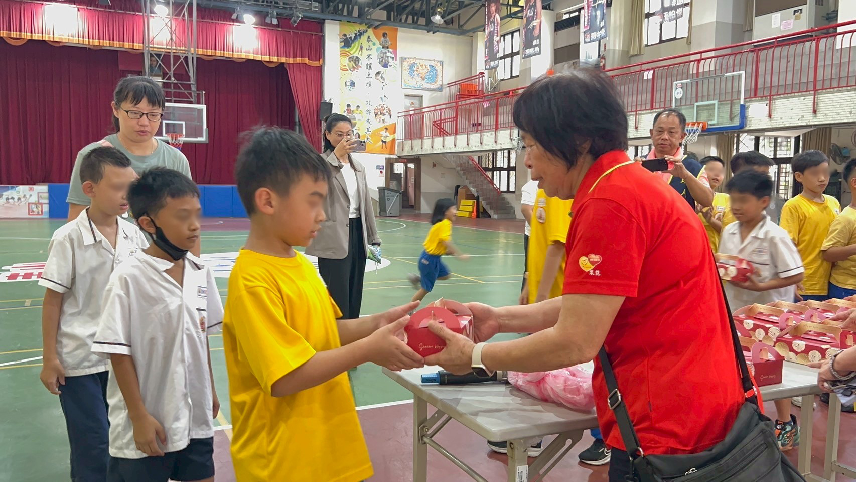 %E7%9C%BE%E8%83%BD%E5%89%B5%E6%96%B0%E5%8D%94%E6%9C%83%E7%90%86%E4%BA%8B%E9%95%B7%E9%BB%83%E8%8A%AF%E6%84%89%E8%B4%88%E9%80%81%E8%9B%8B%E9%BB%83%E9%85%A5%E7%B5%A6%E6%B3%B0%E5%B1%B1%E5%9C%8B%E5%B0%8F%E5%BC%B1%E5%8B%A2%E5%AD%B8%E7%AB%A5 %E6%AF%8F%E4%BA%BA%E4%B8%80%E7%9B%926%E9%A1%86