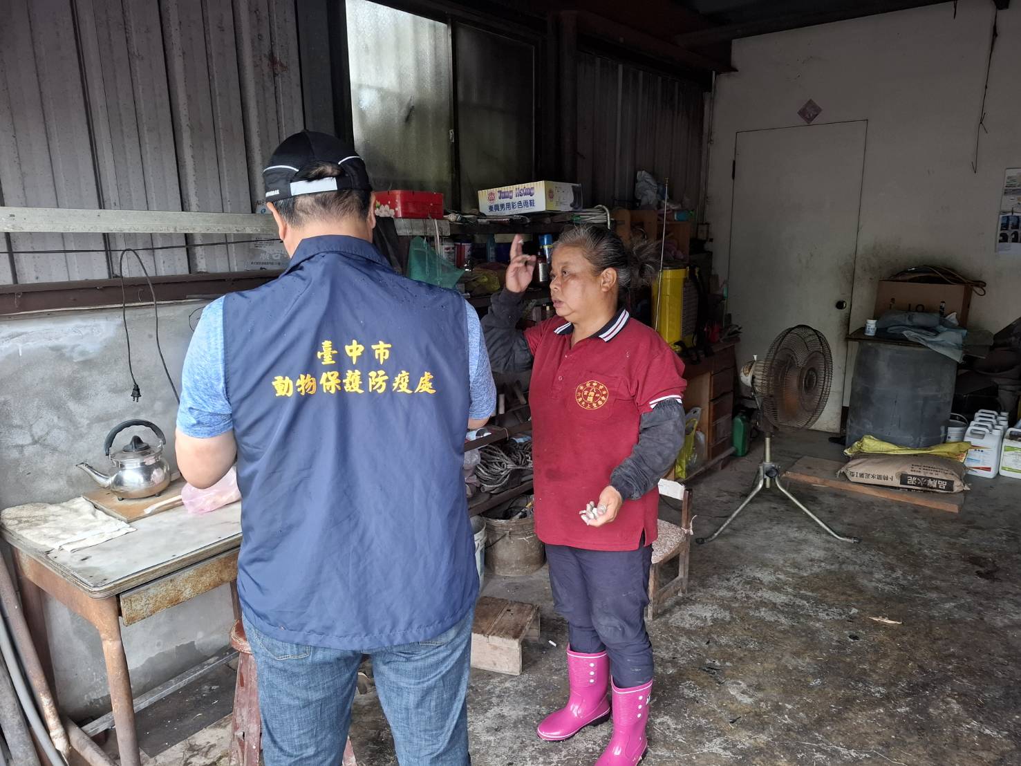 防範非洲豬瘟 中市府中秋加強防疫 呼籲市民保護台灣豬勿中「餡」阱 6 %E5%8B%95%E4%BF%9D%E8%99%95%E5%90%8E%E9%87%8C%E5%8D%80%E9%A4%8A%E8%B1%AC%E5%A0%B4%E8%B1%AC%E7%97%85%E9%98%B2%E7%96%AB%E5%8F%8A%E8%A1%9B%E7%94%9F%E6%B6%88%E6%AF%92%E8%BC%94%E5%B0%8E 1 0 0