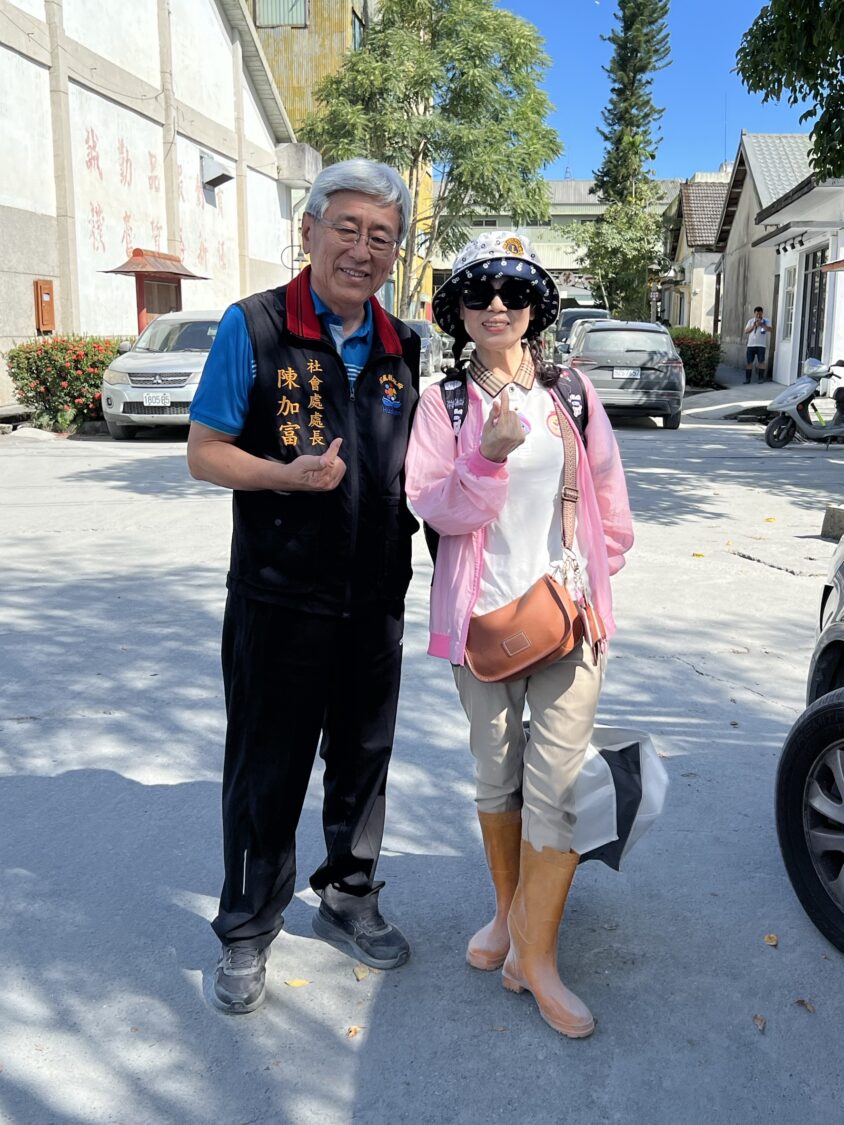 img-9759 - 報新聞 Mega News 花蓮縣政府社會處處長陳加富(左)、獅子探索主席董芳廷(右)。圖/國際獅子會300A3區提供