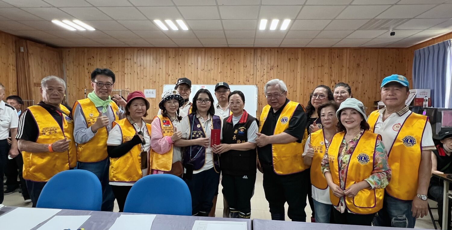 img-9775 - 報新聞 Mega News 國際獅子會300A3區總監張秀芳、事務長謝正雄贈社服金。。圖/國際獅子會300A3區提供