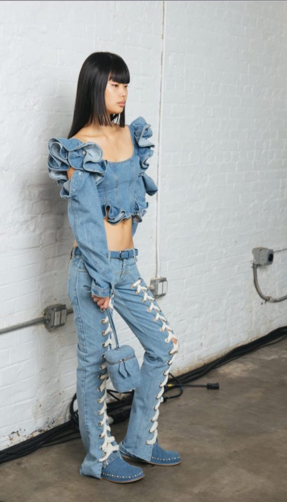 Aknvas SS2600005 585x1024 1