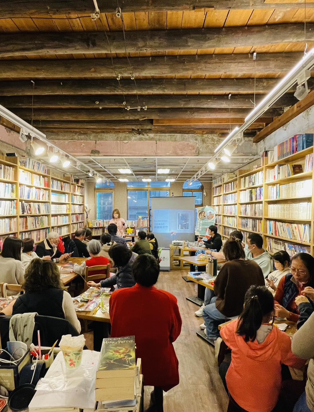 %E9%AD%9A%E6%9B%B0%E4%BA%8C%E6%89%8B%E6%9B%B8%E5%BA%97%E6%B4%BB%E5%8B%95%E5%89%AA%E5%BD%B1 0