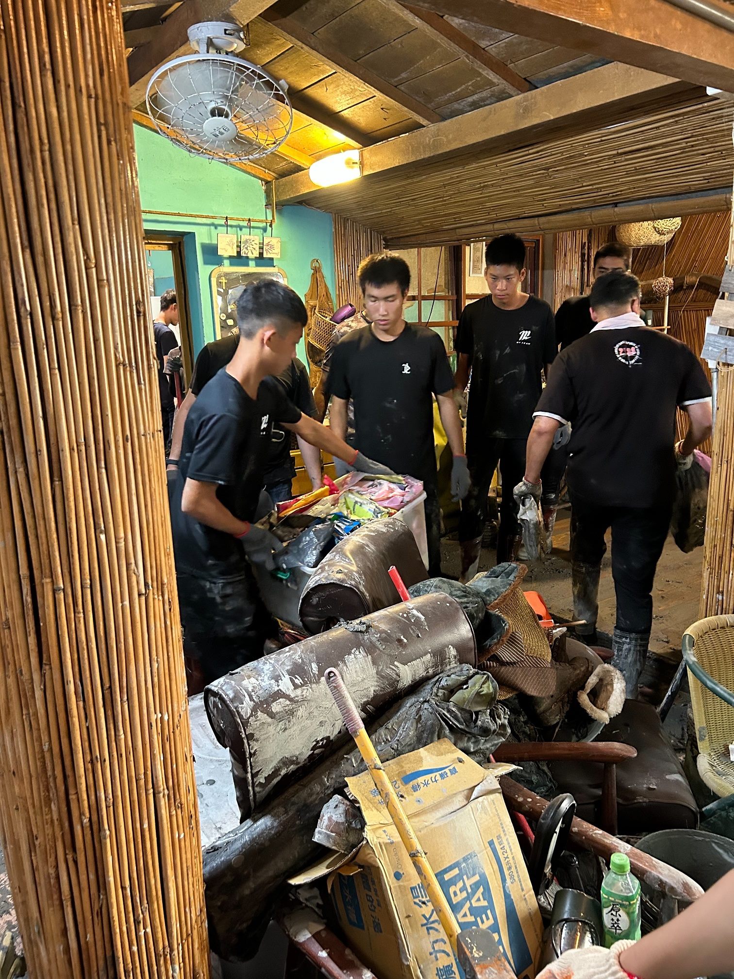 暖心!復興高中足球小將 自費馳援花蓮助災民清家園 5 1dbced4e b73b 4893 ab0c a09affcdfc25